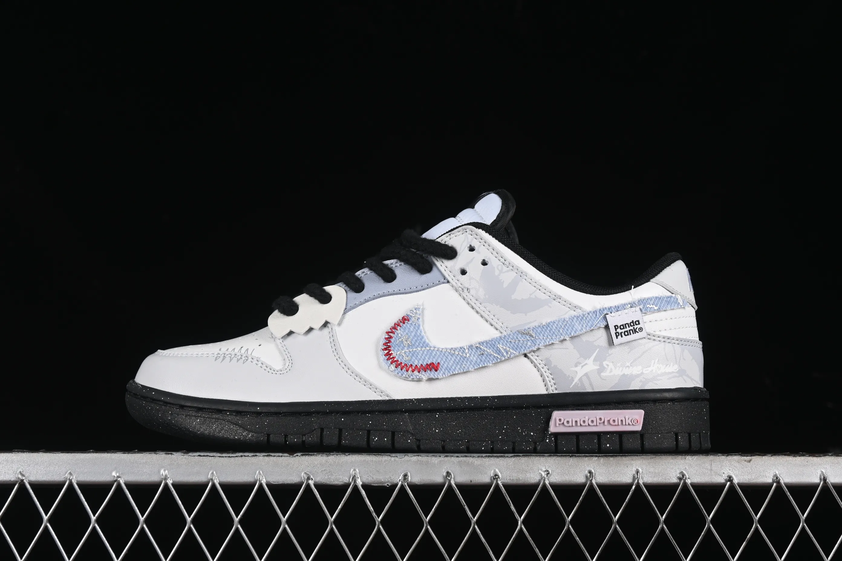 All Categories Nk SB Dunk Series Nk SB Dunk Low Low-top sneakers Nk Dunk Low Panda Prank Dream Lead Star Love Special Gift Box Low-top casual sneakers DD1391-100